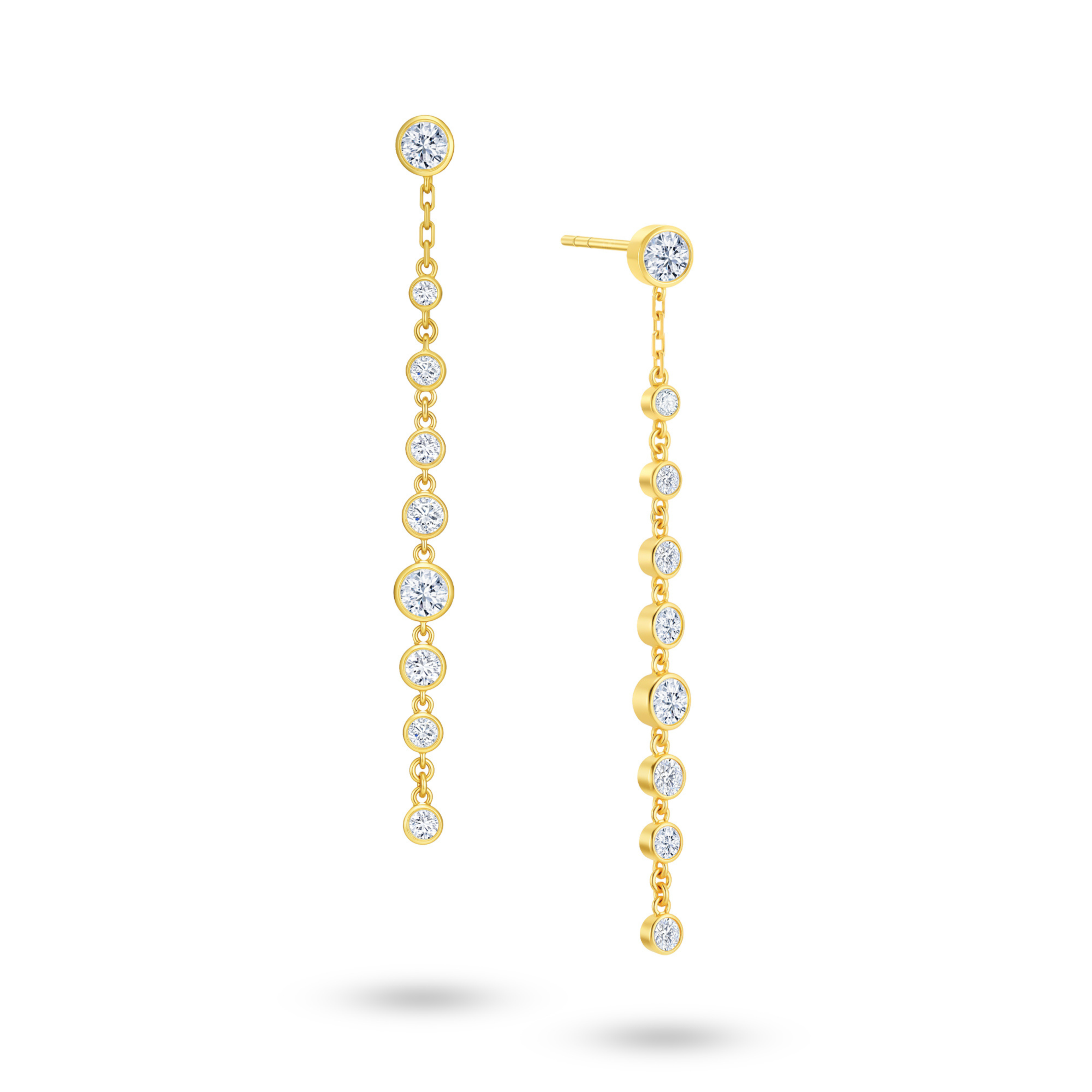 Angled view of the J'ENCHANTE DEW linear droplet diamond earrings. The image highlights the delicate gold setting and the precise vertical alignment of the round diamonds. Balanced between precision and movement, this design introduces a composed rhythm of light that perfectly complements confident workwear or formal looks.