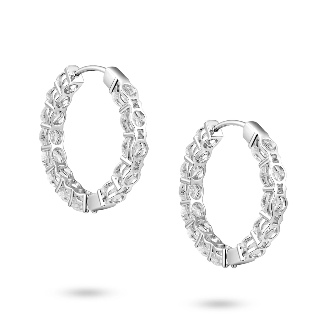 Detail setting view of the J'ENCHANTE Full Light diamond hoop earrings in 18K white gold. Showcasing impeccable craftsmanship and structural proportion, the clean gallery securely cradles each large round diamond while maximizing light passage for an unmistakably refined and confident presence.