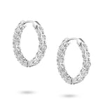 Detail setting view of the J'ENCHANTE Full Light diamond hoop earrings in 18K white gold. Showcasing impeccable craftsmanship and structural proportion, the clean gallery securely cradles each large round diamond while maximizing light passage for an unmistakably refined and confident presence.