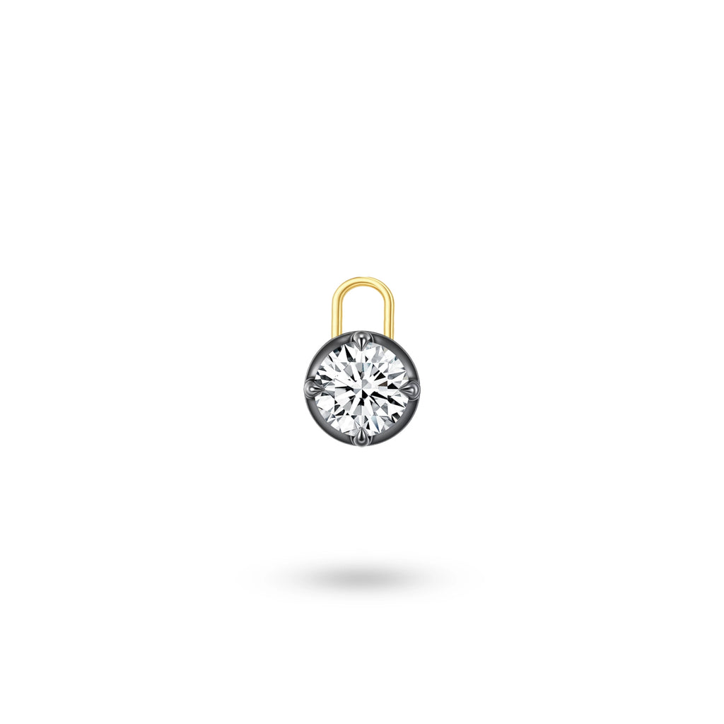 Front view of the J'ENCHANTE MOD collection 18k gold lab-grown diamond pendant, featuring a unique black frame setting that strongly contrasts with the brilliant round-cut diamond.