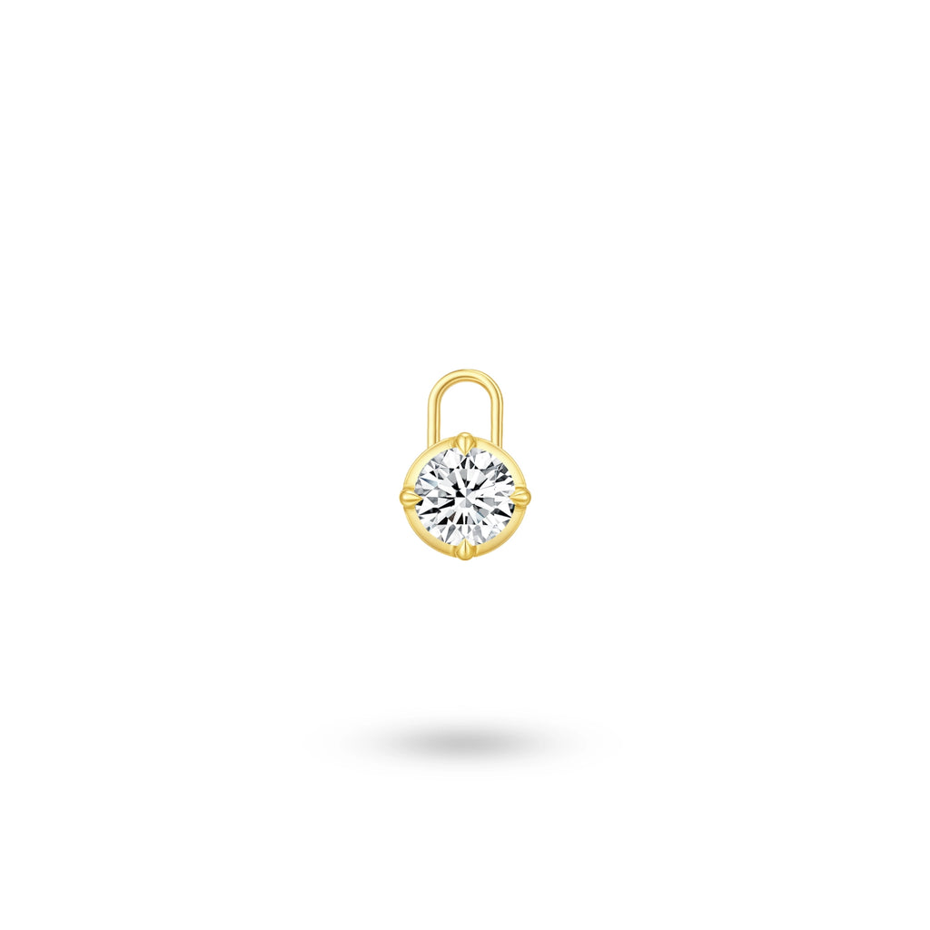 Front view of the J'ENCHANTE MOD collection small 18k gold lab-grown diamond pendant, featuring a delicate 0.3-carat brilliant round-cut stone for everyday styling.